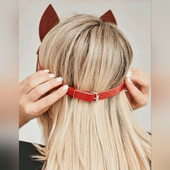 Red Faux Leather Mask Masquerade Lingerie Accessory Adjustable Strap - Picture 2 of 7